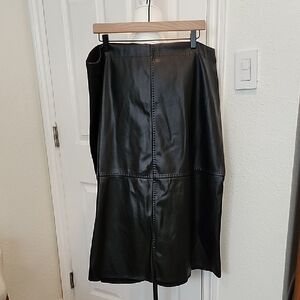 NWT Max Studio Charcoal Faux Leather Skirt 1X